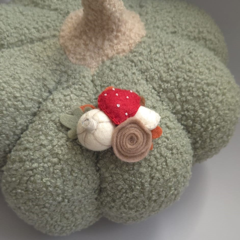 Broșă de toamnă handmade