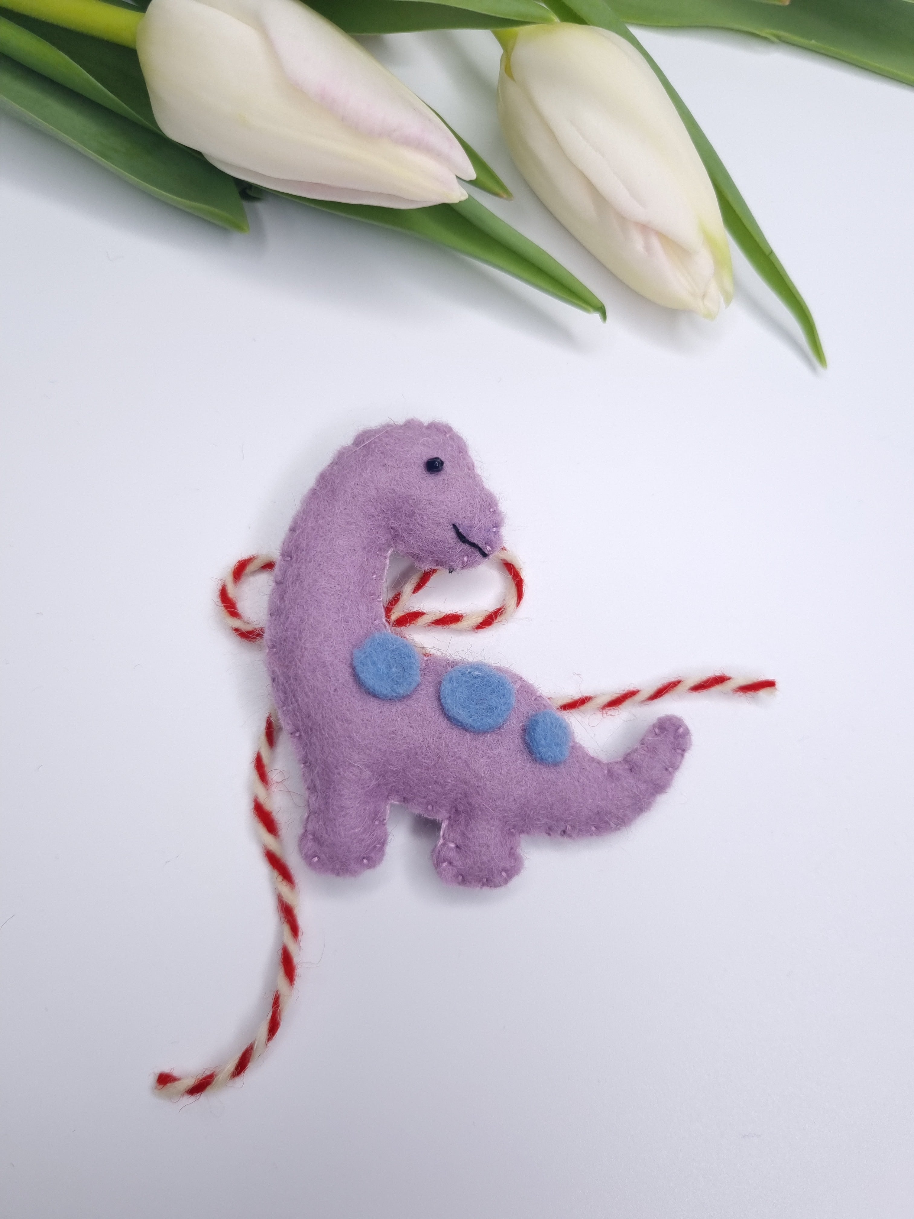 Mărțișor dinozaur din fetru de lână – mărțișor handmade pentru copii