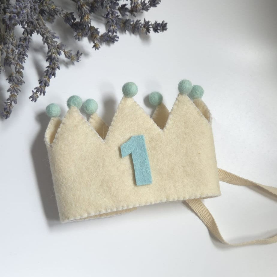 Coroniță aniversară Pom Pom Crown handmade din fetru