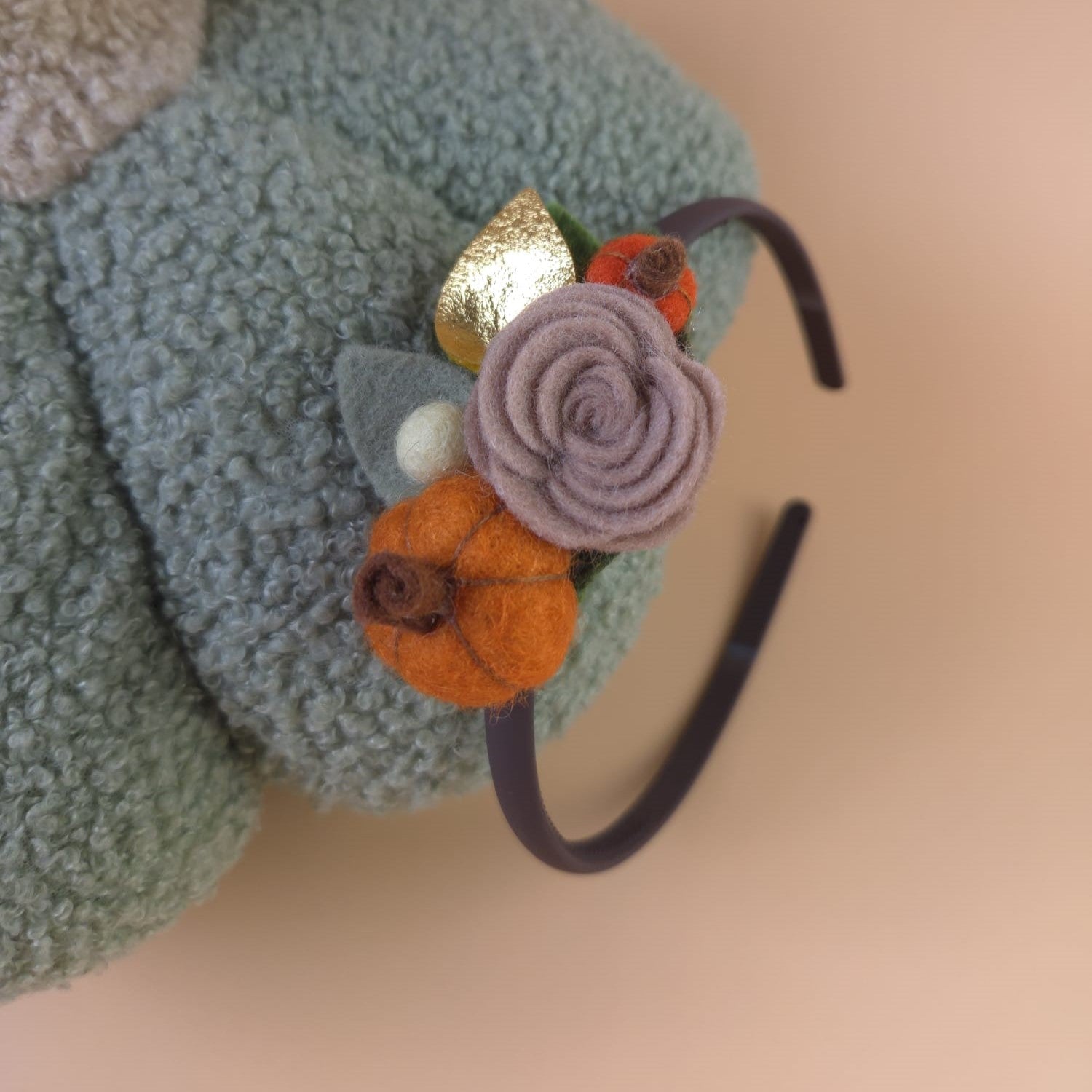 Cordeluță de toamnă handmade cu dovlecei și flori din fetru