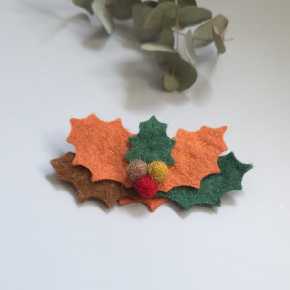 Broșă handmade din fetru – frunze de toamnă