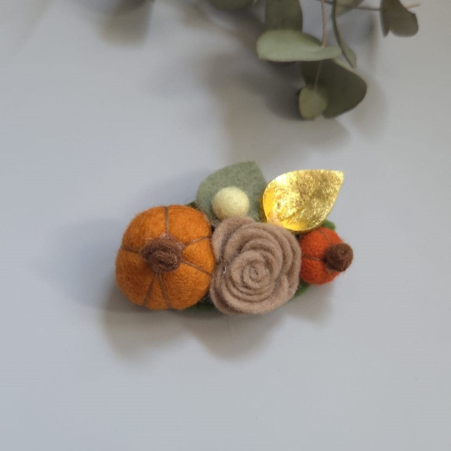 Broșă handmade din fetru – tematică de toamnă