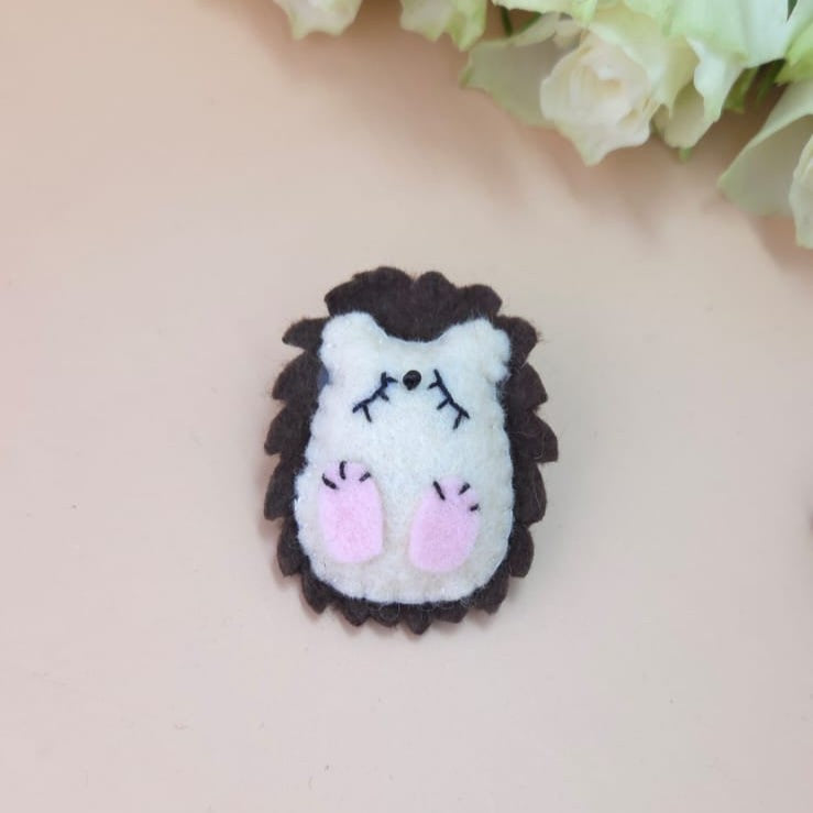 Mărțișor arici din fetru de lână