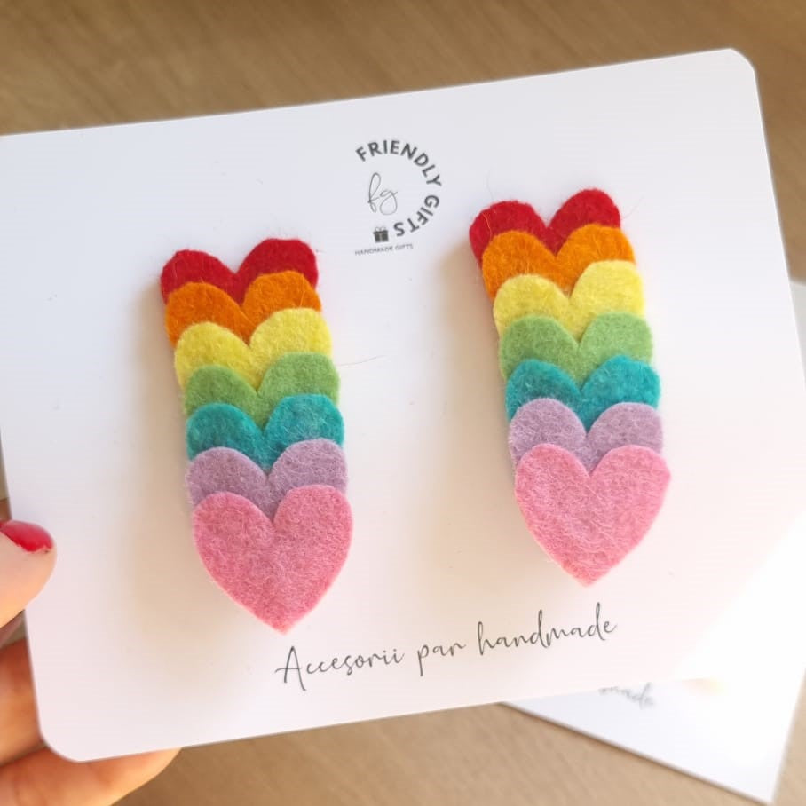 Clame cu inimi multicolore