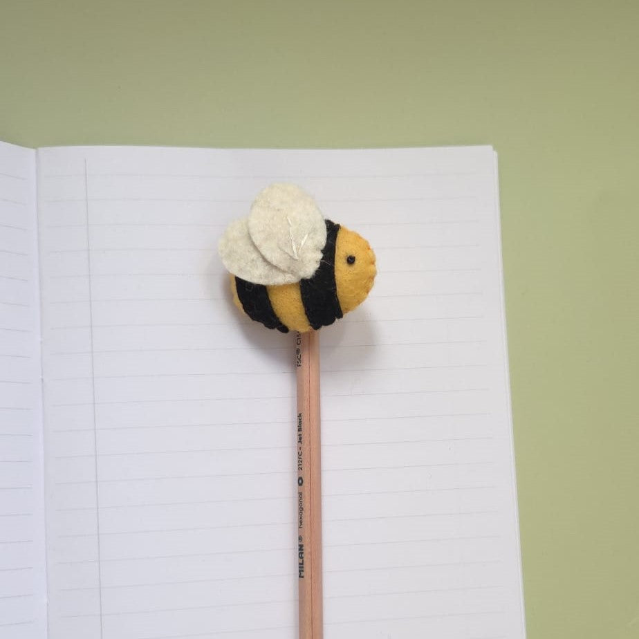 Topper pentru creion Albinuta din fetru