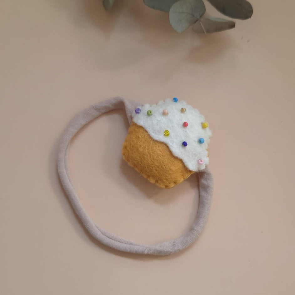 Bentiță elastică handmade cu brioșă din fetru