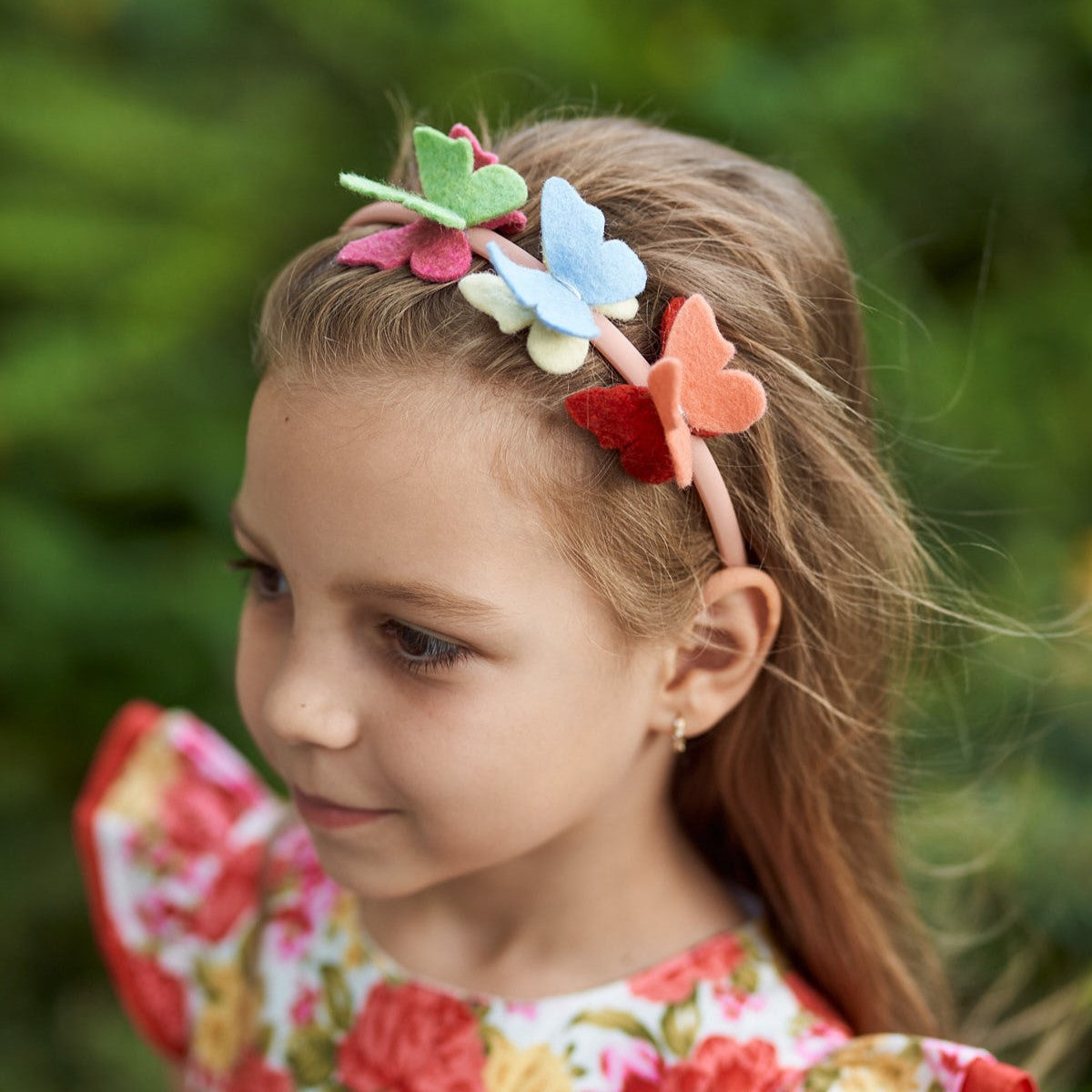 Cordeluta fluturi multicolori