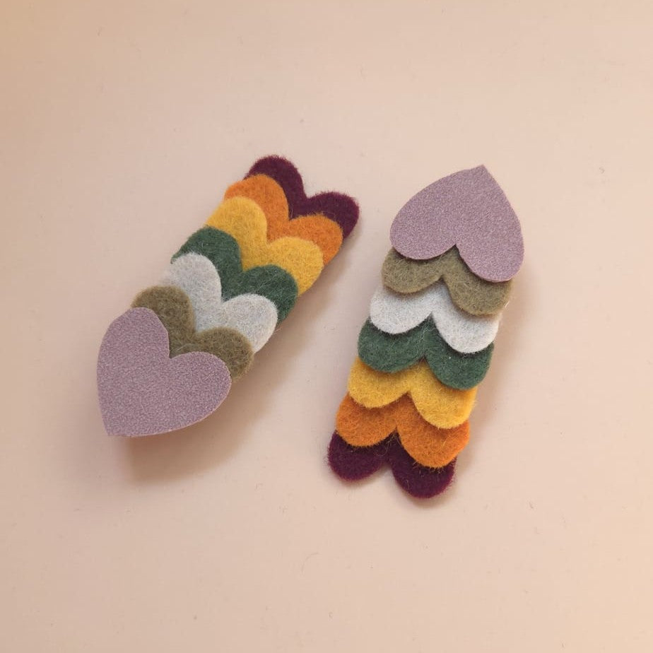 Set 2 clame de păr cu inimioare colorate din fetru Handmade
