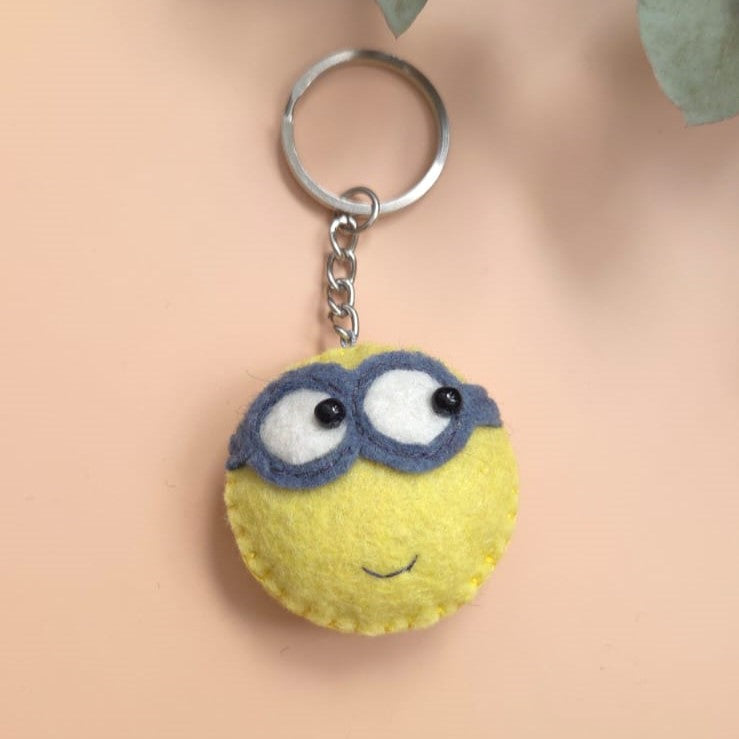 Breloc handmade Minion din fetru