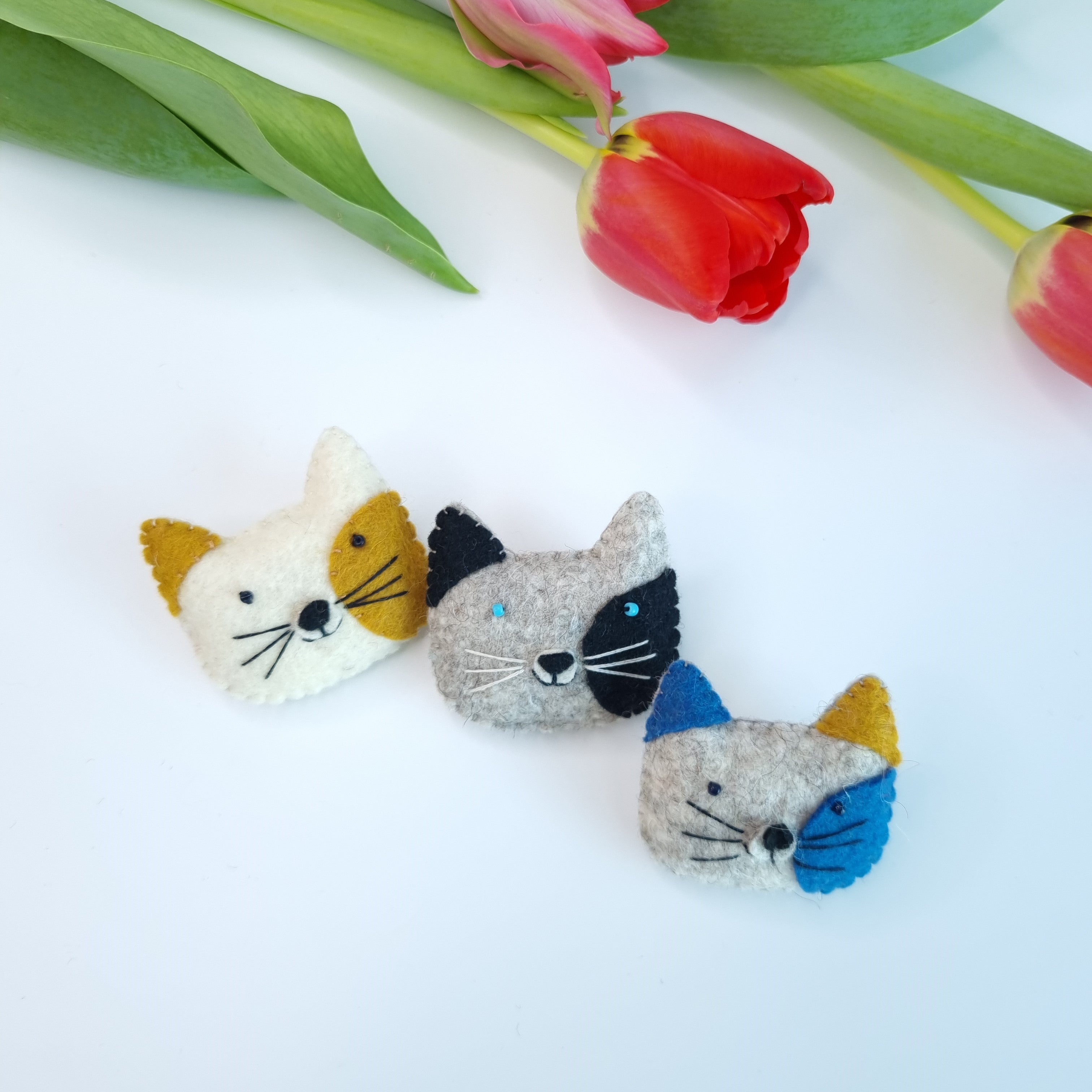 Mărțișor pentru iubitorii de pisici