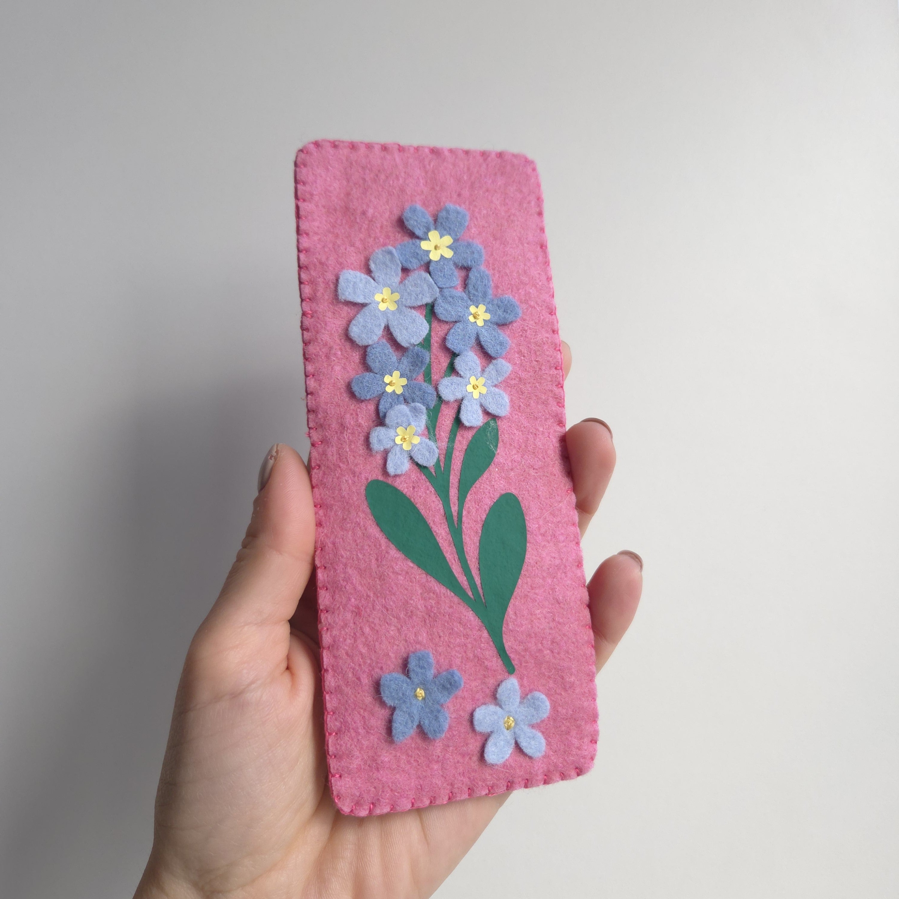 Semn de carte handmade din fetru cu flori