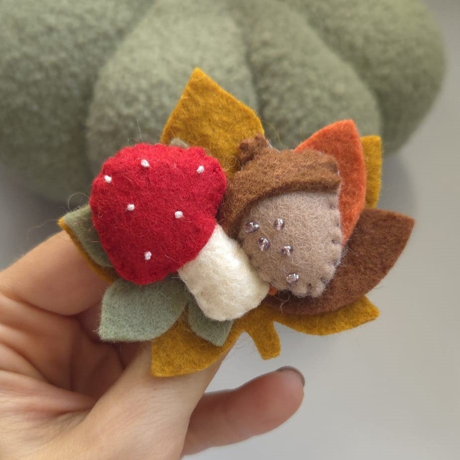 Broșă de toamnă handmade