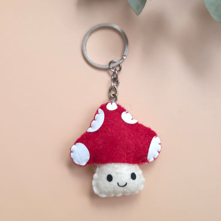 Breloc handmade – Ciupercuță veselă