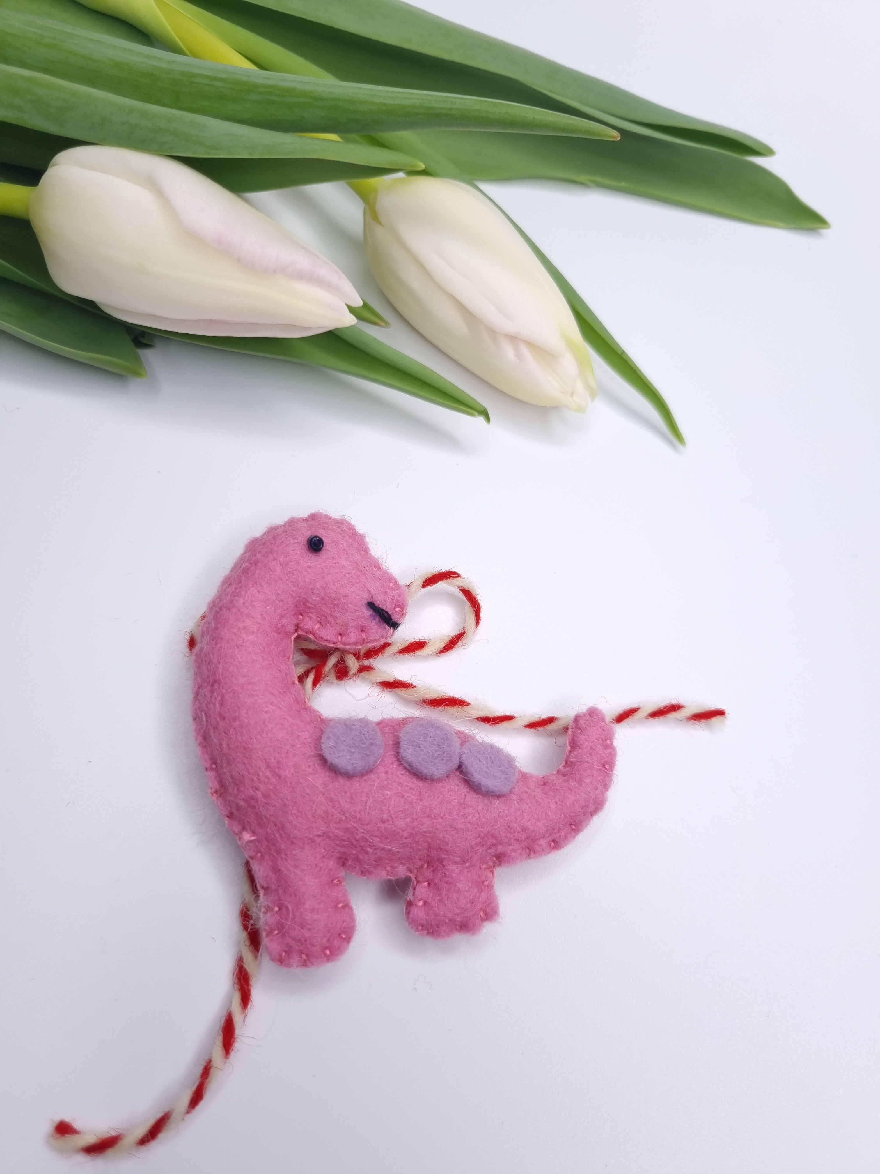 Mărțișor dinozaur din fetru de lână – mărțișor handmade pentru copii