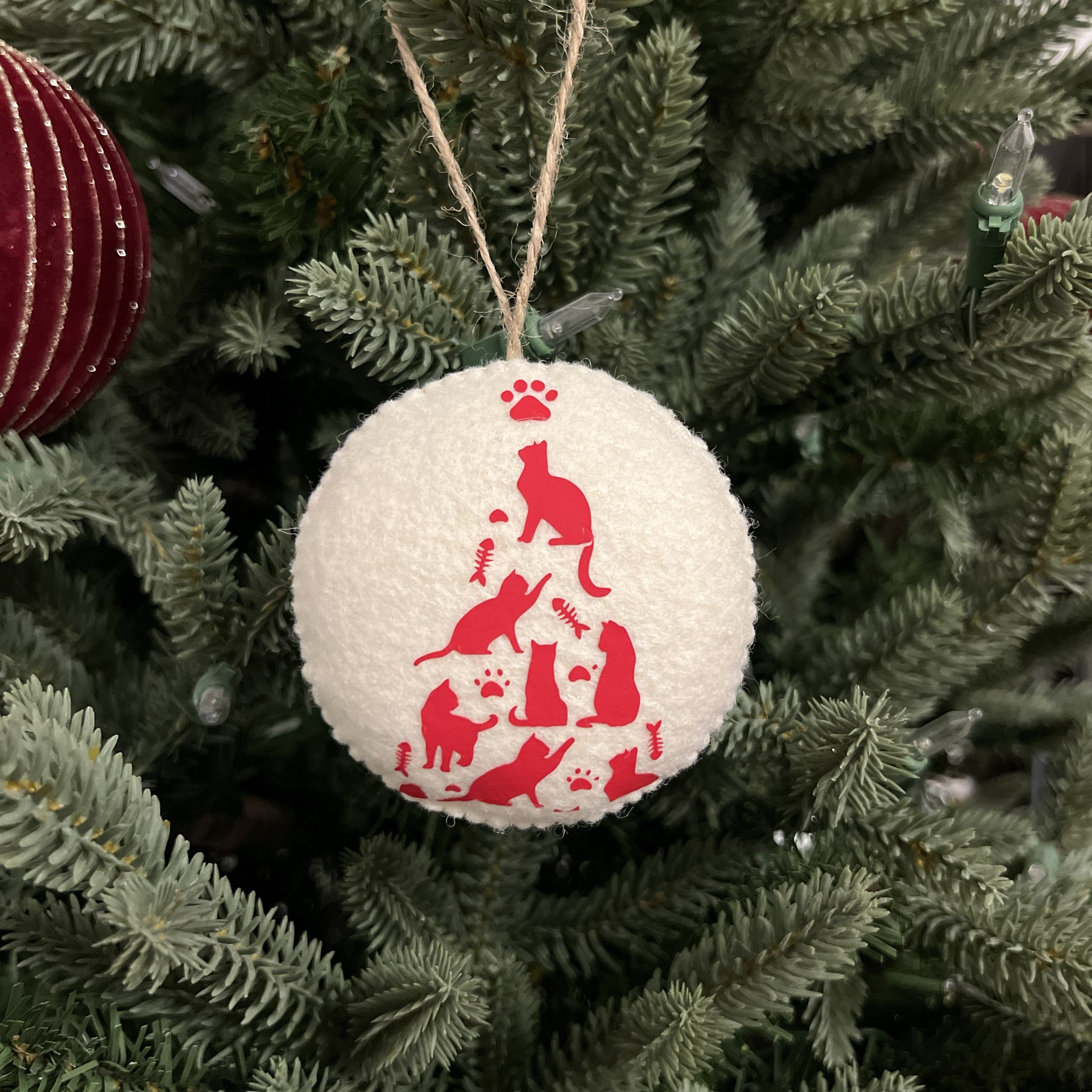 Glob personalizat „Bradul pisicilor”