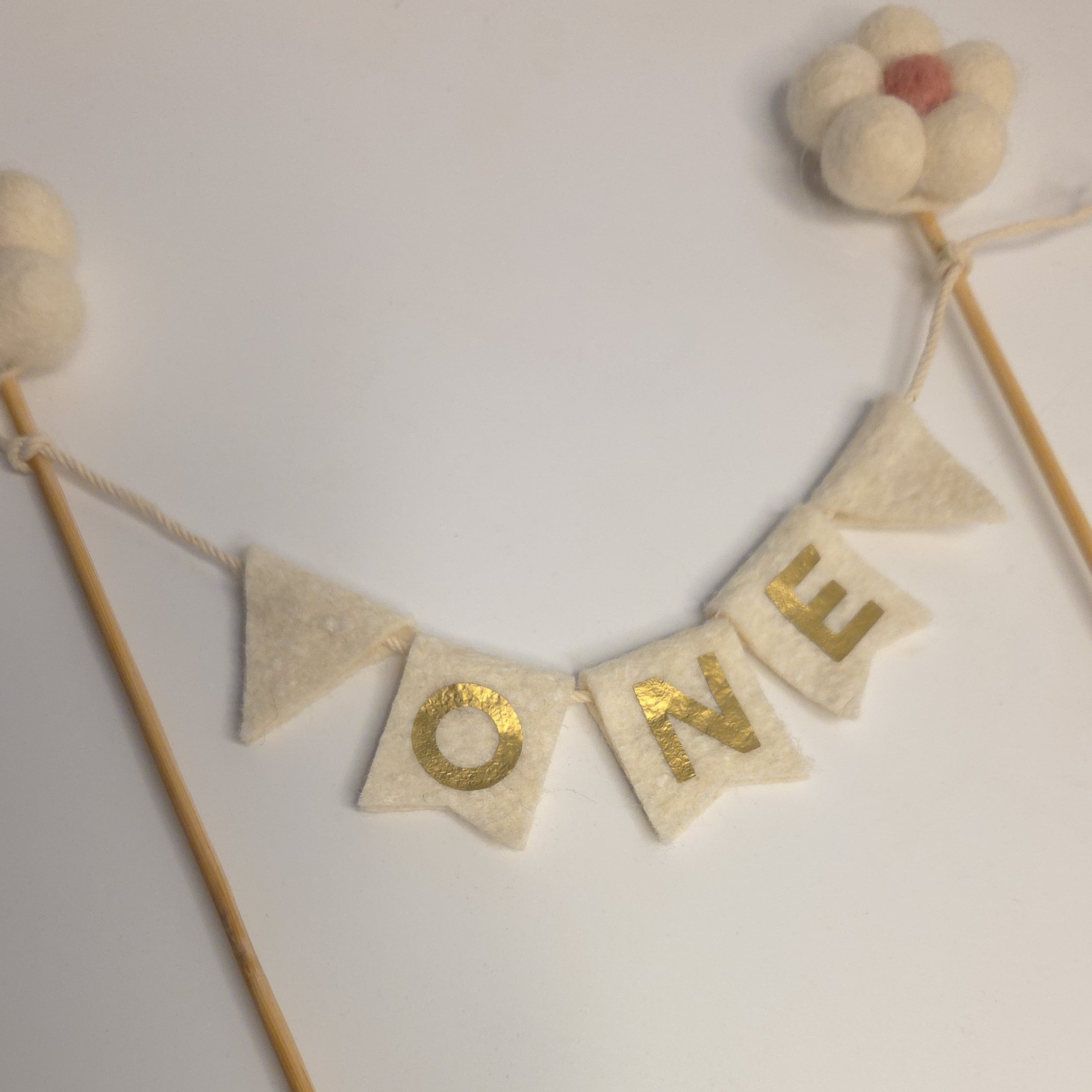 Topper pentru tort decorat cu flori "One"