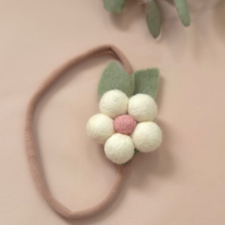 Bentiță elastică handmade cu floare din fetru