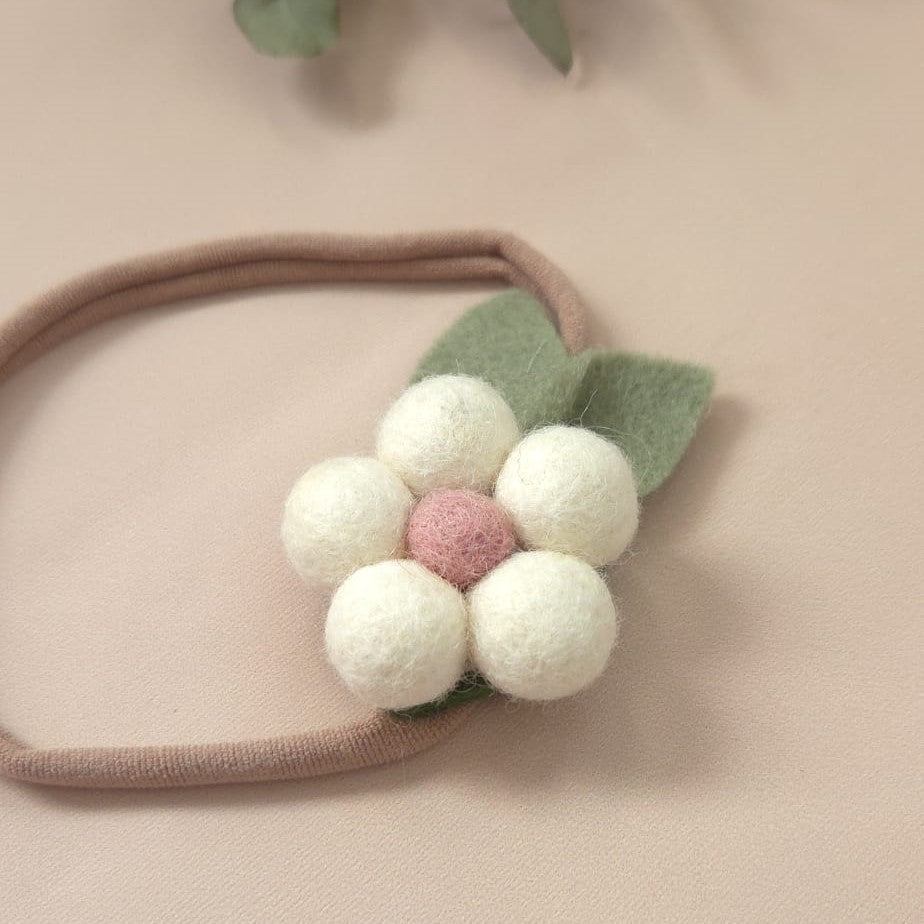 Bentiță elastică handmade cu floare din fetru