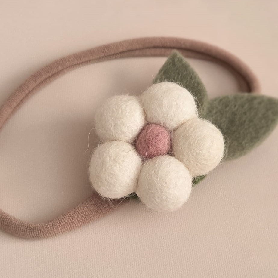 Bentiță elastică handmade cu floare din fetru