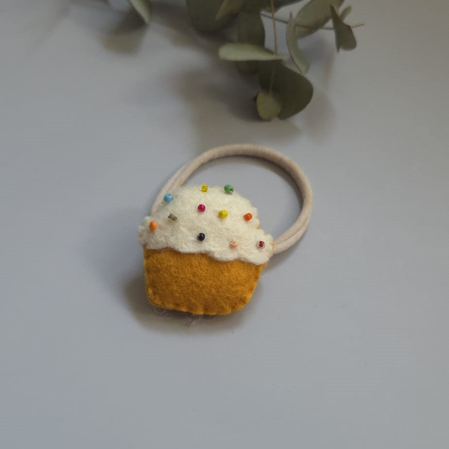 Elastic de păr cu brioșă din fetru