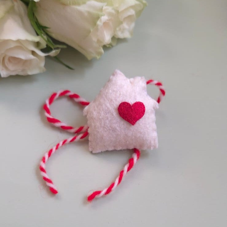 Mărțișor handmade căsuță din fetru