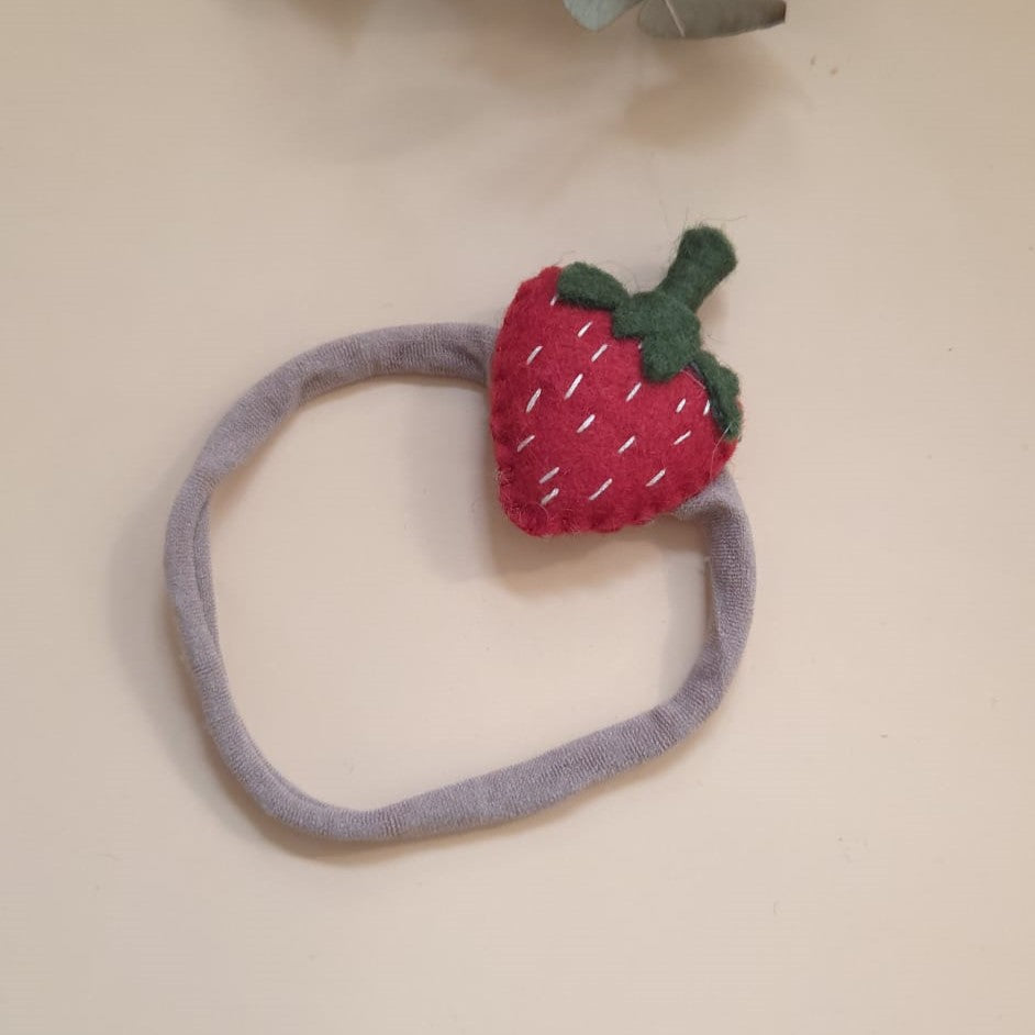 Bentiță elastică handmade cu căpșună din fetru