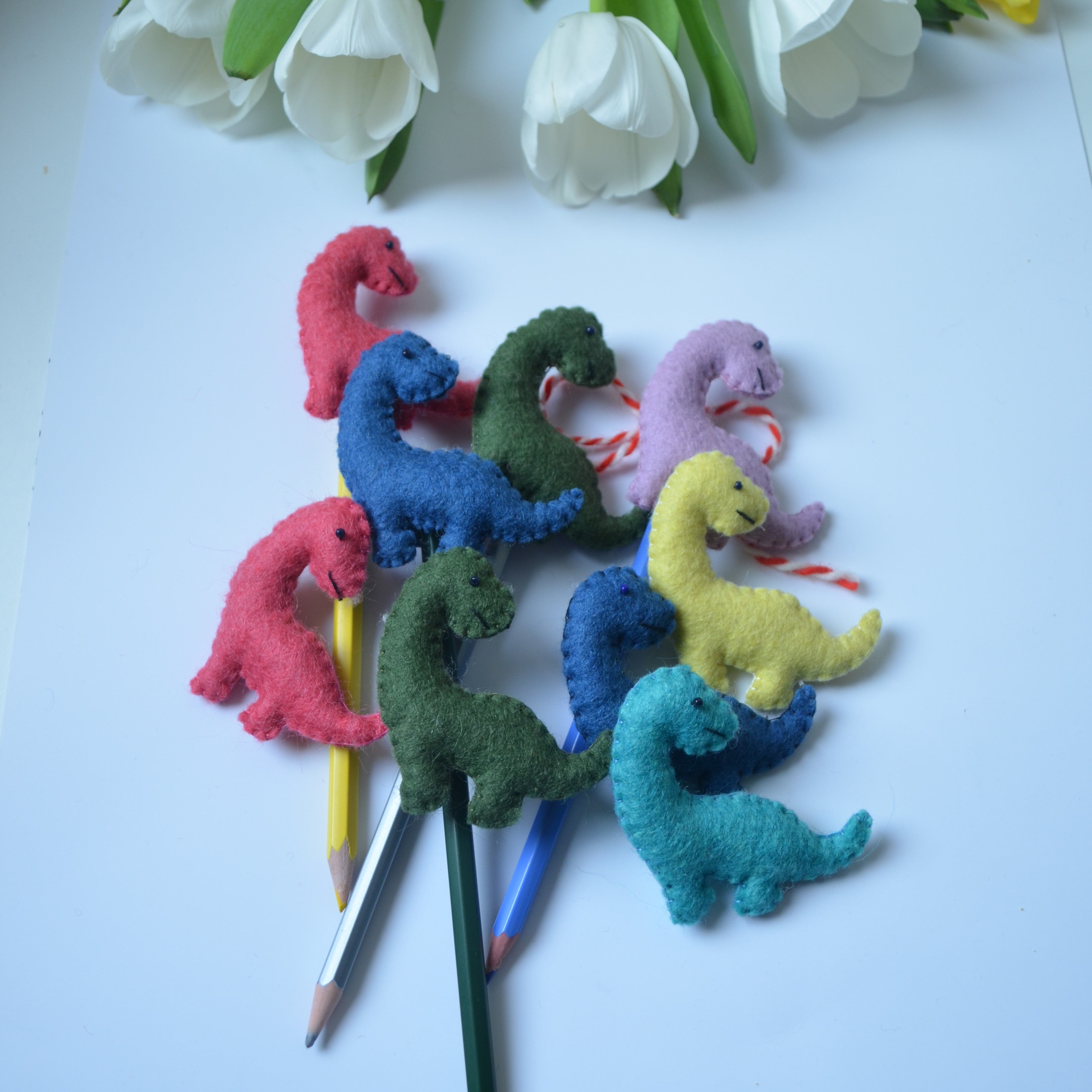 Mărțișor dinozaur din fetru de lână – mărțișor handmade pentru copii
