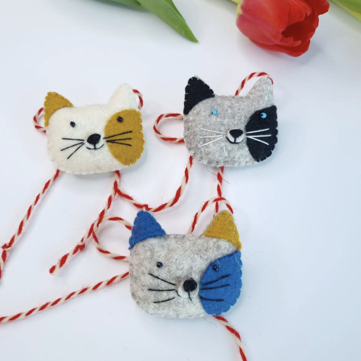 Mărțișor pentru iubitorii de pisici