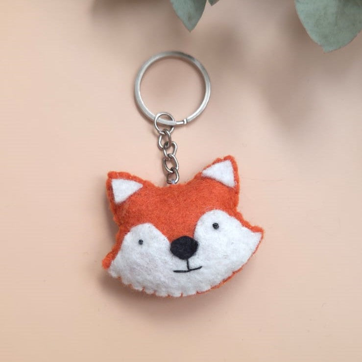 Breloc handmade – vulpiță din fetru